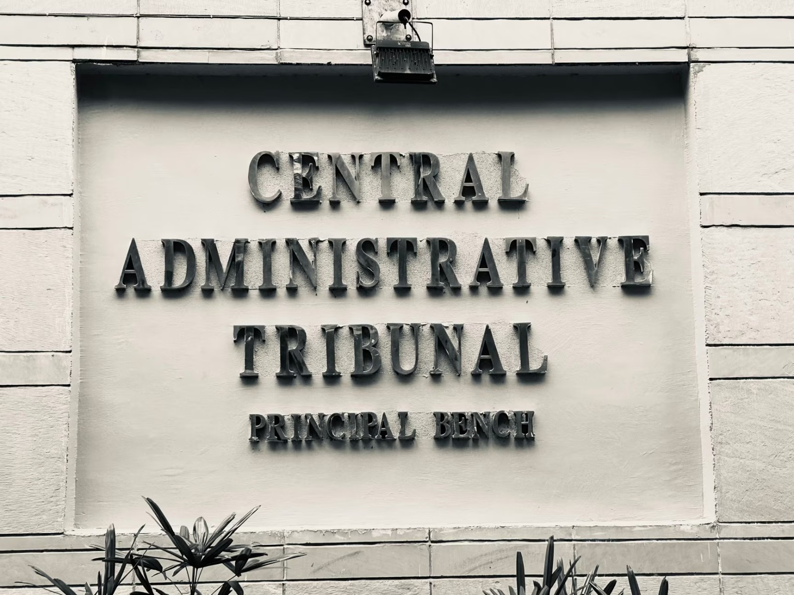 Delhi High Court Rules: CAT Can Hear Recruitment Disputes of Armed Forces Candidates