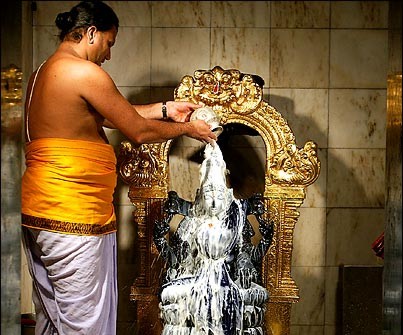 Gujarat High Court: Temple Priest Is Only Servant of Deity, Cannot Claim Land Ownership