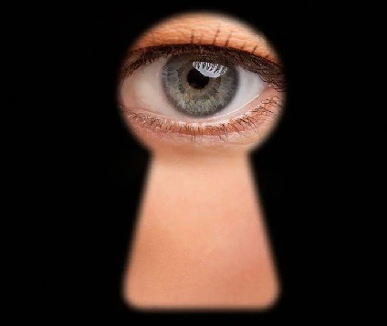 Karnataka High Court Refuses to Quash FIR in Voyeurism Case: ‘No Woman Is Safe’