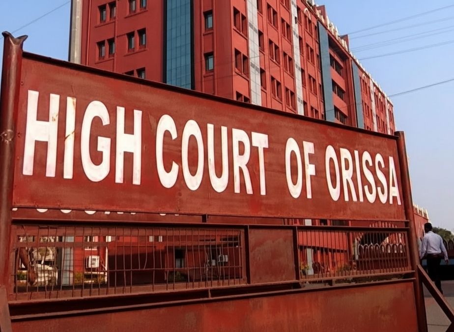 Orissa HC Awards ₹20 Lakh to SBI Sweepers After 27-Year Legal Battle