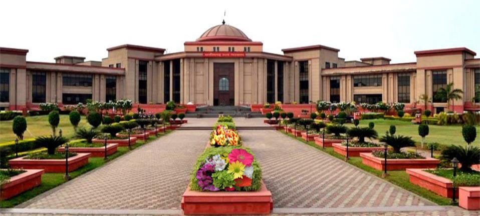 Sarvinder Singh v. Dalip Singh & Others: Supreme Court Bars Purchasers from Title Suit